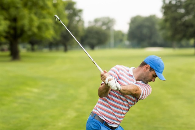 Golfer beim Ausholen: Passt der Schläger zum Spieler?